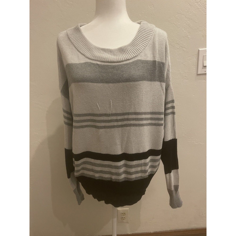 Lucky brand women’s sweater Sz Large     W711